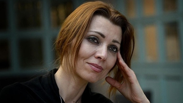 Elif Şafak: Biseksüel olduğumu kamusal alanda açıklama cesaretim olmadı ile ilgili görsel sonucu