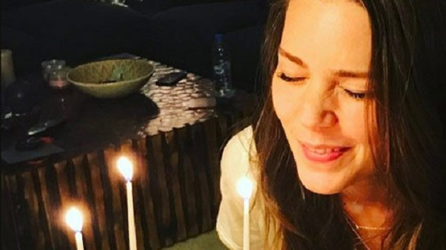 Aslı Enver'den yeni yaşa sade kutlama
