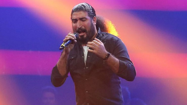 O ses türkiye'de kim şampiyon oldu? – güncel haberler, son dakika O Ses Türkiye'de Ferat Üngür Zülfü Kaküllerin Amber Misali ile jüriyi