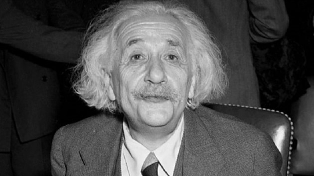 Einstein'ın Tanrı'nın varlığını reddettiği mektubu açık artırmaya