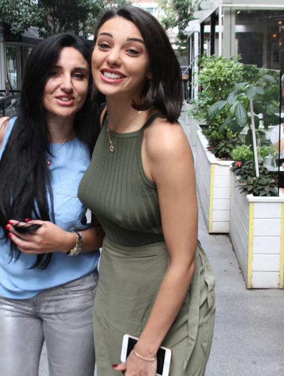 Tuvana Türkay�ın iç çamaşırsız kıyafeti olay oldu