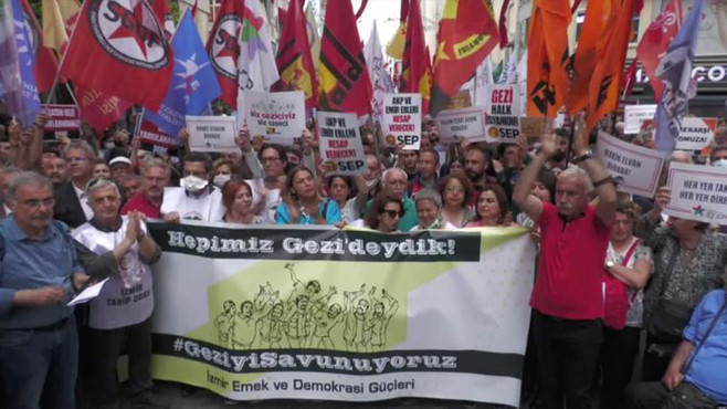 İzmir'de Gezi Davası Protestosu: Gezi Onurumuzdur!