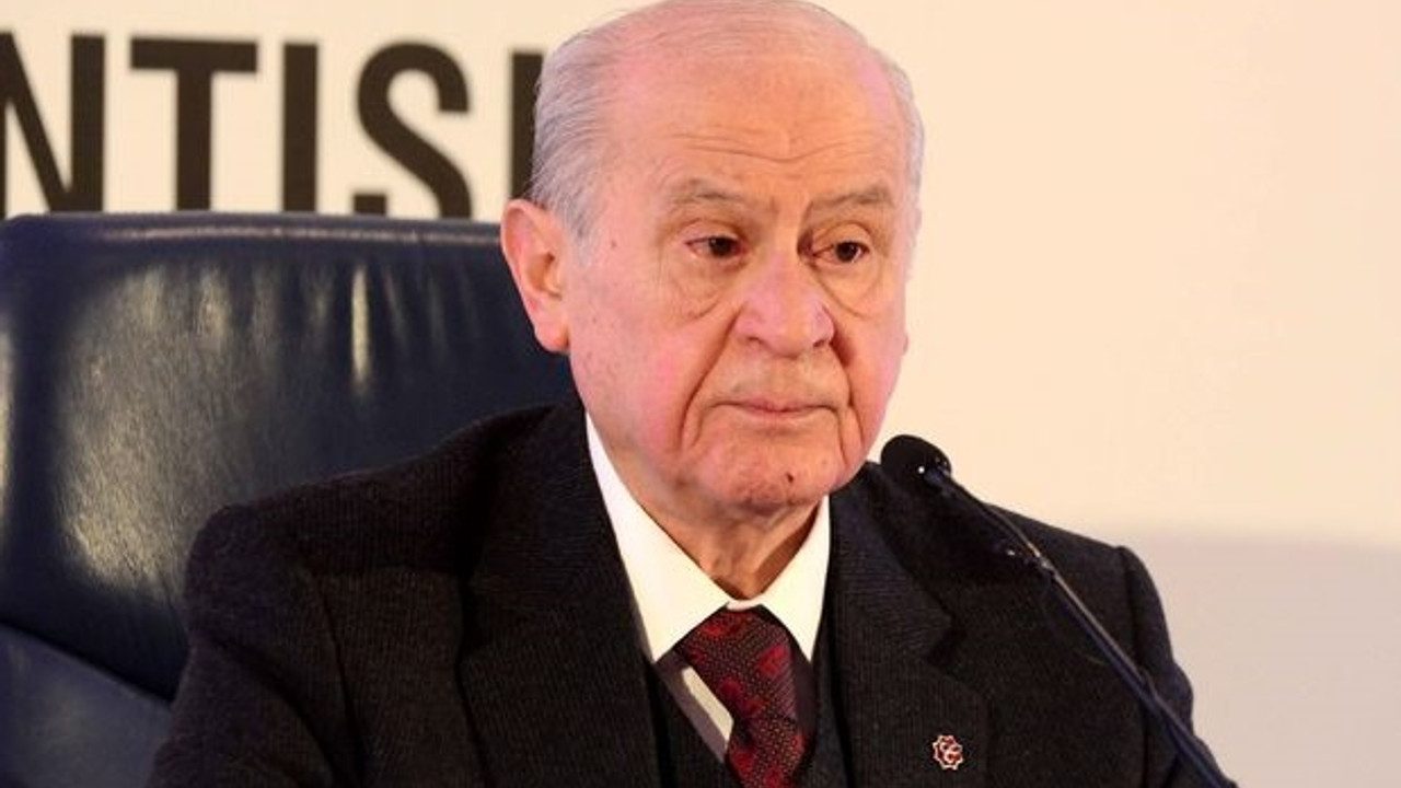 Bahceli Den Tepki Bir Elde Rabia Bir Elde Bozkurt Isareti Olmaz Medyafaresi Com Mobil