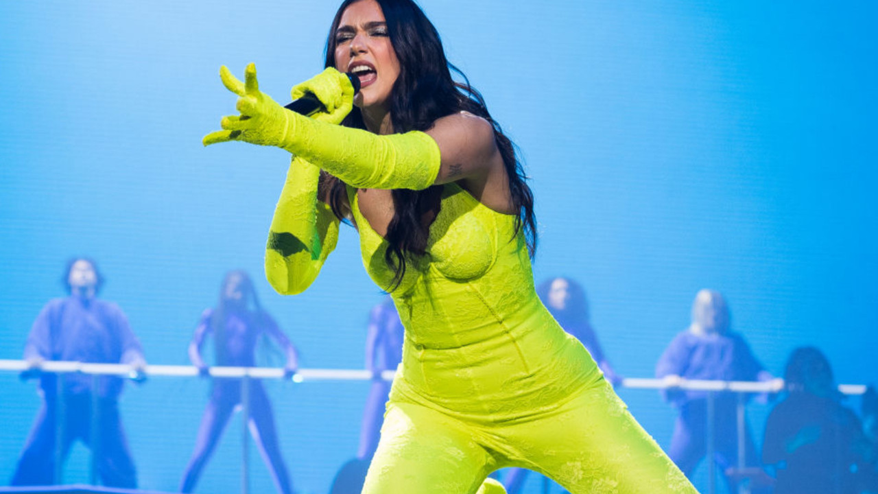 Taraftar çok istemişti: Dua Lipa, Yenikapı’ya gelmek için servet istedi Taraftar çok istemişti: Dua Lipa, Yenikapı’ya gelmek için servet istedi