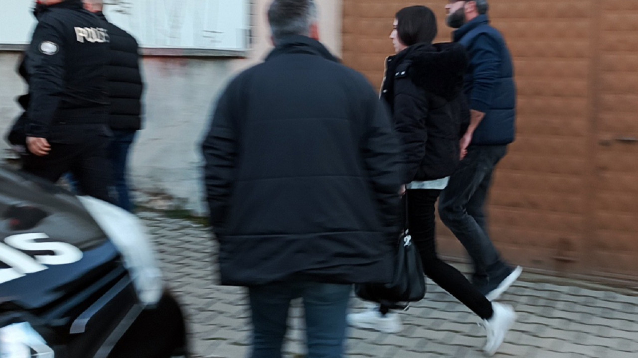 Karısının cinsel ilişkiye girdiğinden şüphelendiği hastane müdürünü eve çağırttı, bacağından vurdu