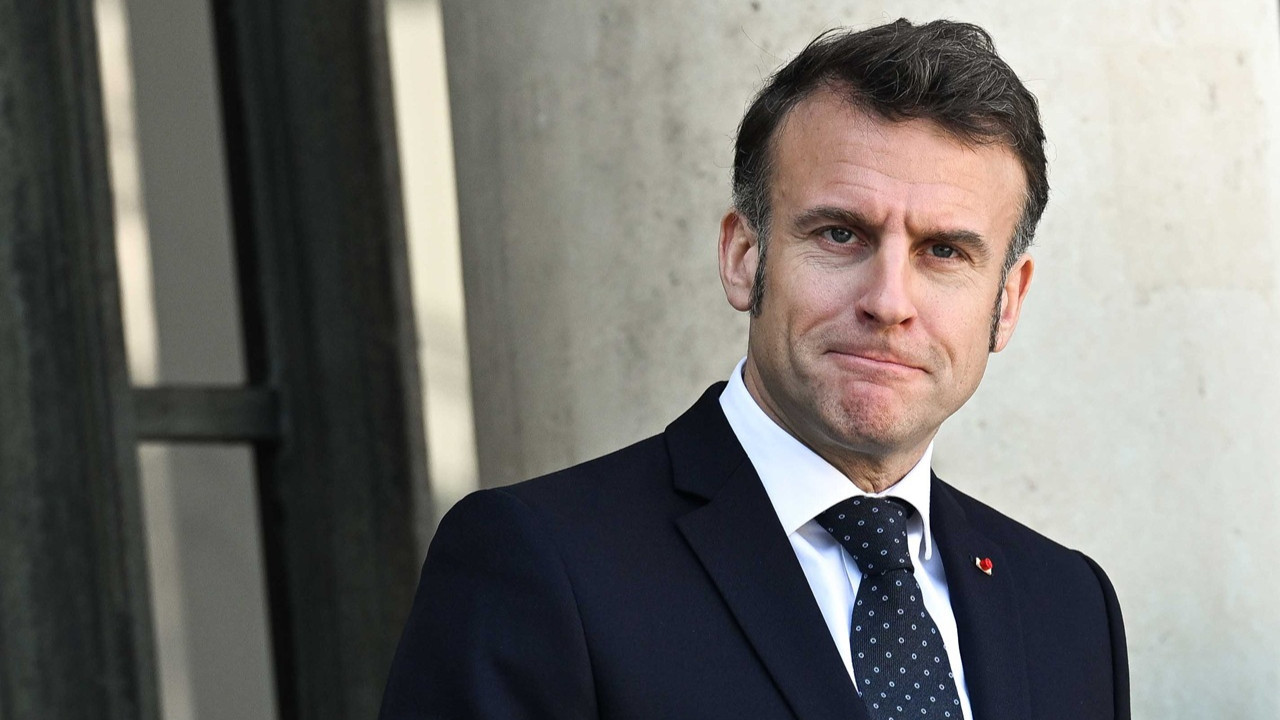 Dünyanın konuştuğu anlar! Fransa Cumhurbaşkanı Macron’a karısı tokat attı