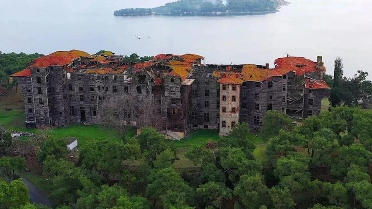 Büyükada’da tarihi değişim: Rum Yetimhanesi otel oluyor