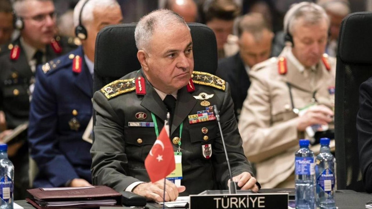 Ankara’da şok gelişme: Genelkurmay Başkanı Metin Gürak emekliye sevk edildi Ankara’da şok gelişme: Genelkurmay Başkanı Metin Gürak emekliye sevk edildi