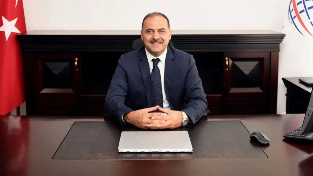 10 diplomalı bakan yardımcısı 4 diplomasını sayfasından sildi