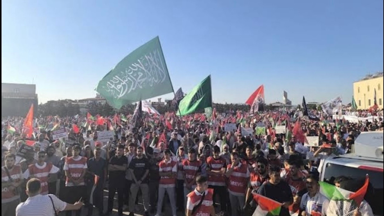 Gazze’ye yardım bahanesiyle sokaklarda şeriat ve hilafet propagandası Gazze’ye yardım bahanesiyle sokaklarda şeriat ve hilafet propagandası