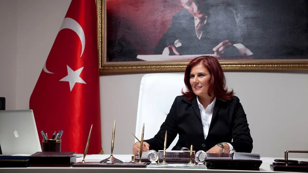 Çerçioğlu, CHP’li Tezcan’ı hedef aldı: Eşini, kızını belediyeye memur yaptı!