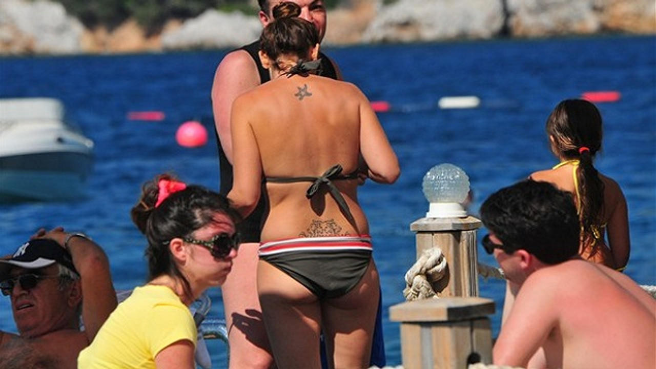 Özge özberk bikini