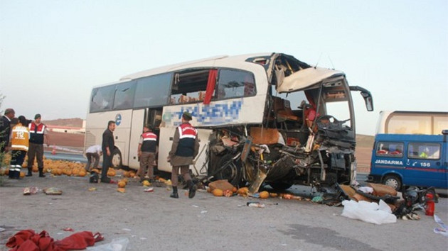 Ankara'da yine otobüs kazası: 12 yaralı - MedyaFaresi.com