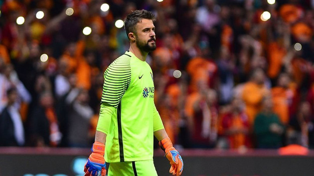 Trabzonspor'dan ayrılan Onur Kıvrak futbolu bıraktı ...