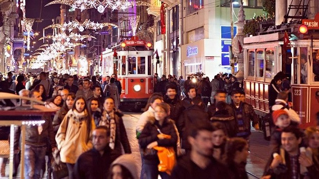 İstanbul’da yılbaşı gecesi neler yaşandı? - MedyaFaresi.com