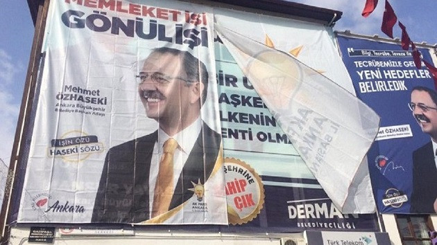 Mansur Yavaş'tan Mehmet Özhaseki'ye afiş jesti ...