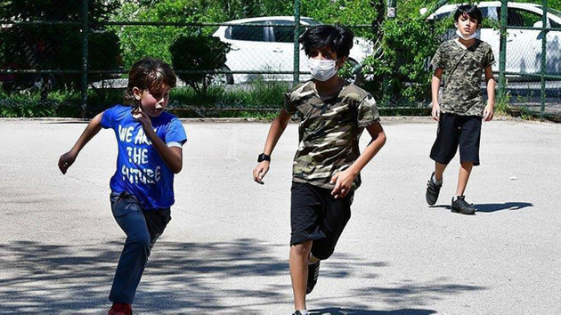 18 yaş altına seyahat yasağı kalktı mı?
