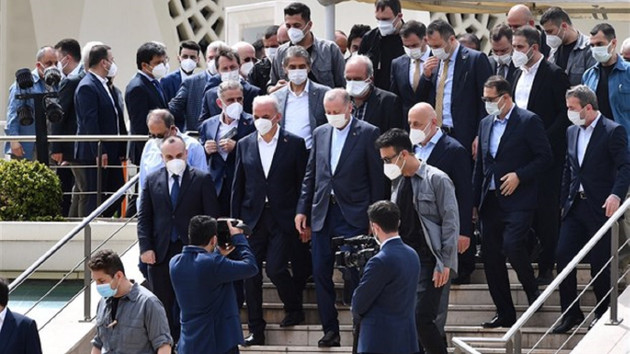 Erdoğan, Tam Kapanmada Kalabalık Bir Grupla Cenaze ...