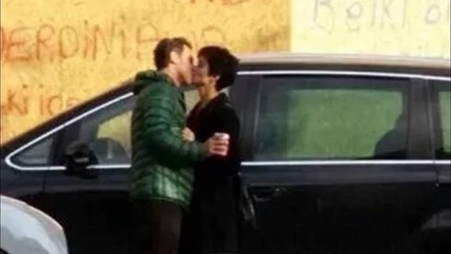 Dar Elbise'de bambaşka bir Tuba Büyüküstün - Resim: 1