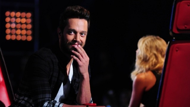 Sivaslı Hadise mini giydi soğuktan titredi - Resim: 4