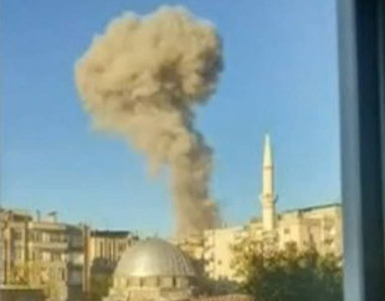 Diyarbakır'daki patlamanın bilançosu: 8 şehit 100'den fazla yaralı - Resim: 2