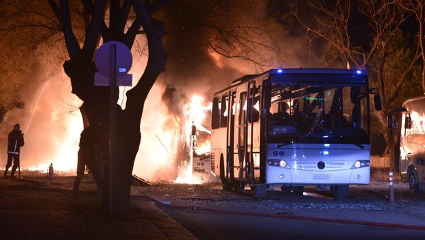 Ankara'da askeri konvoya bombalı araçla saldırı: 28 ölü - Resim: 6