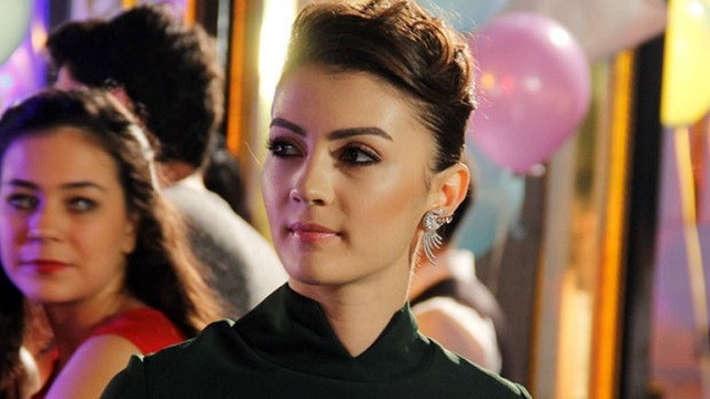 Burcu Özberk'in her saniyesi 10 bin lira - Resim: 1