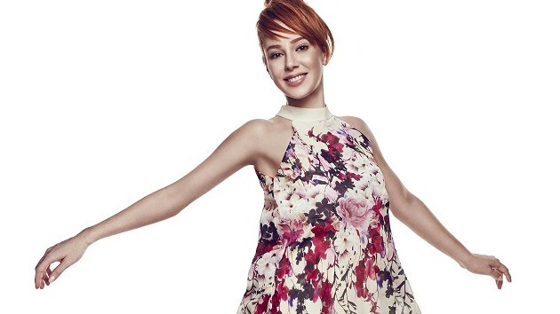 Elçin Sangu 1 yılda 3 milyon lira kazanacak! - Resim: 1