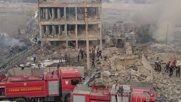 Son dakika: Cizre'de PKK bombalı araçla saldırdı: 11 Polis şehit, 70 yaralı - Resim: 1