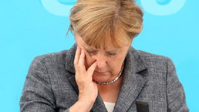 Merkel: Bizim ordumuz meclisi bombalasa... - Resim: 2