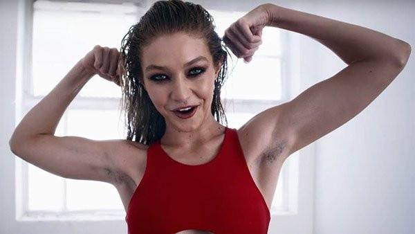 gigi hadid in koltuk alti killari