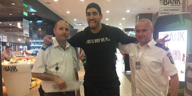 Romanya'da gözaltına alınan Enes Kanter'i ABD'li yetkililer kurtardı - Resim: 1