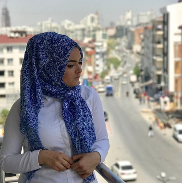 Zuhal Topal�ın gelin adayı Hanife Gürdal başını açtı!