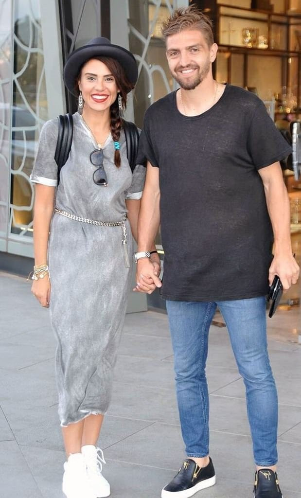 Şükran Ovalı�dan Caner Erkin�e bebek mesajı