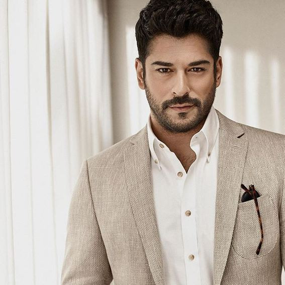 Burak Özçivit hem kendine hem Fahriye Evcen'e araba aldı - Medyafaresi.com Mobil
