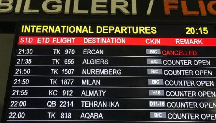 KKTC'de Havalimanı grevi uçak seferlerini durdurdu
