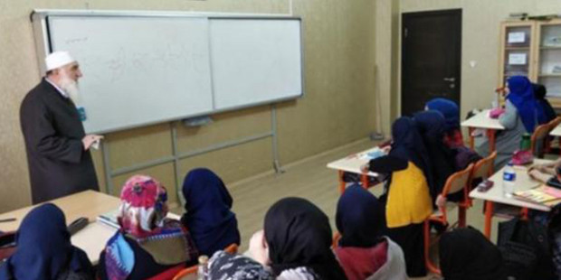 MEB'den Sarıklı cübbeli ders iddiaları için açıklama - Resim: 1