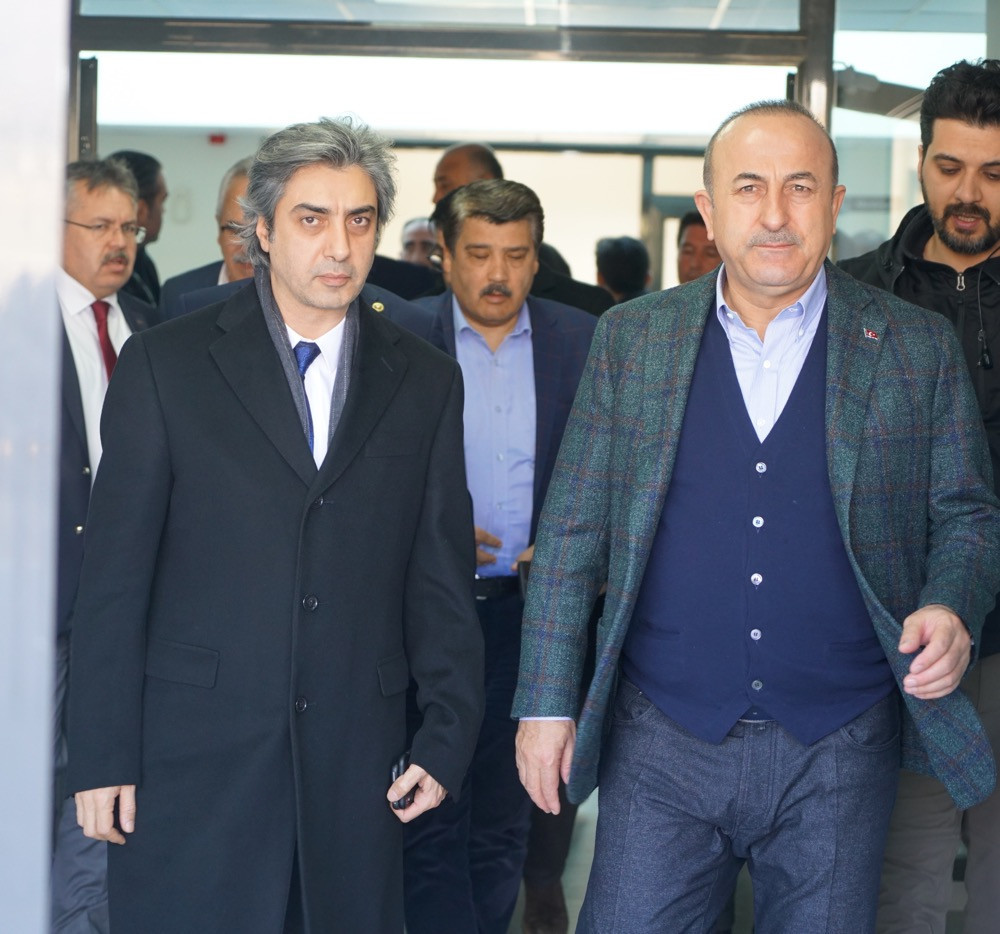 Dışişleri Bakanı Mevlüt Çavuşoğlu Nöbet dizisinin setinde ...