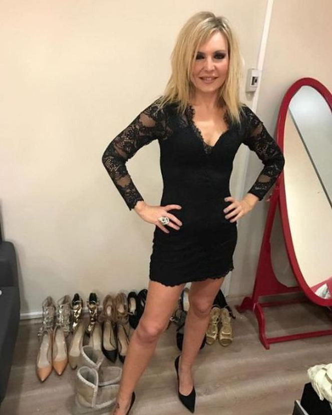 Seda Akgül Erkekler kahve içelim mi diye fotoğraf atıyor
