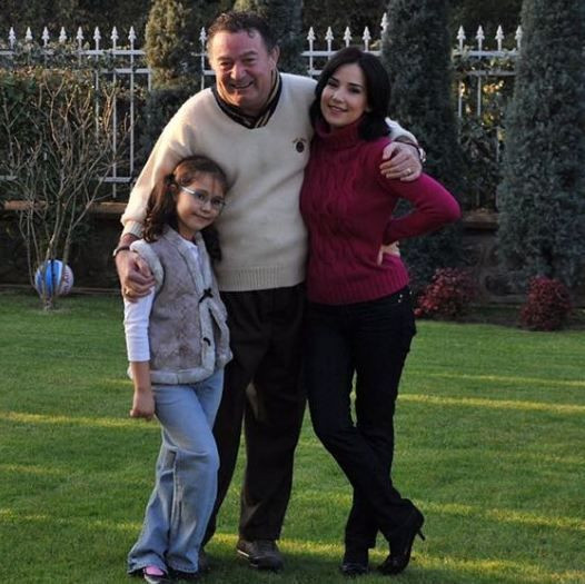 İpek Açar, Kayahan’ı aldattı mı?