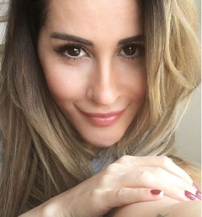 aynur aydin in ic camasirli
