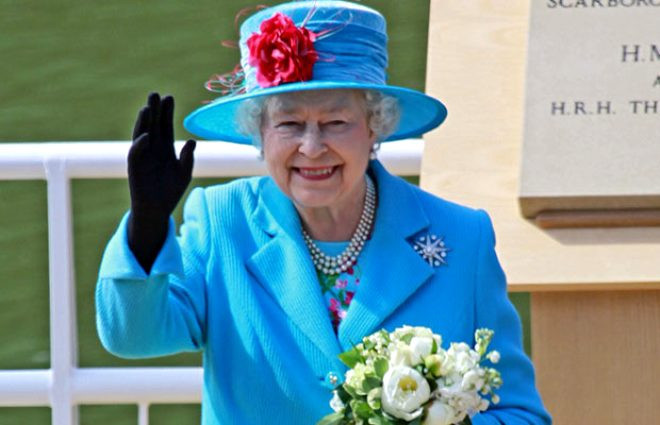 Kraliçe Elizabeth tahttaki 68. yılını kutluyor ...