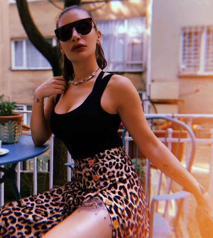 İrem Derici�yi çileden çıkaran haç işareti yorumu