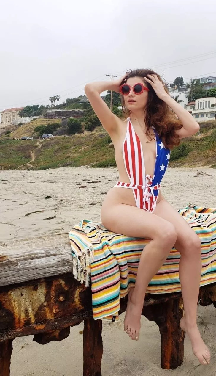 Unlu Model Amerika Nin Bagimsizlik Gununu Seksi Bikinisiyle Kutladi Medyafaresi Com Mobil