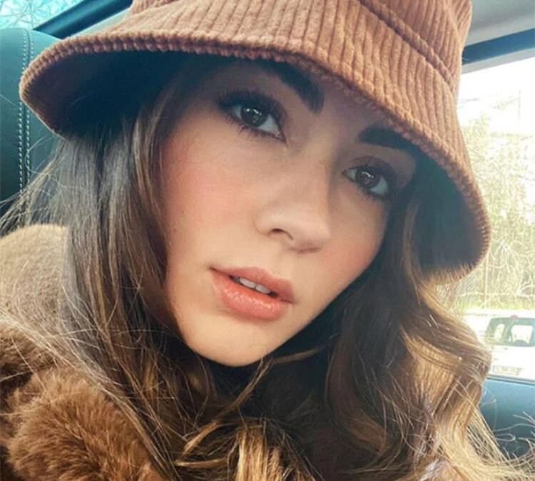 Burcu Özberk�in Eski Fotoğrafları Estetik İddialarını Güçlendirdi