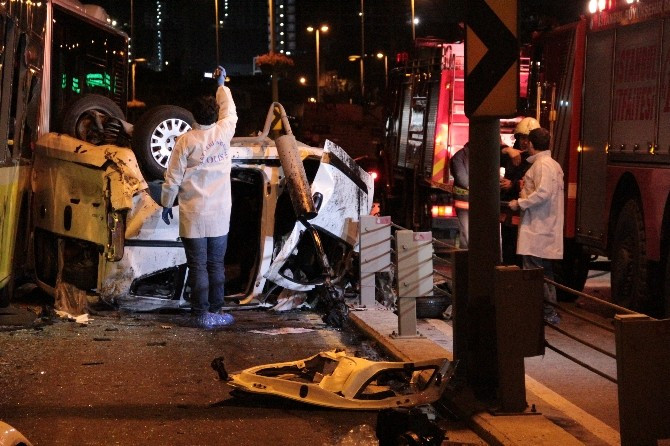 Kadıköy'de Metrobüs ile otomobil çarpıştı: 5 ölü, 5 yaralı! - Resim: 1