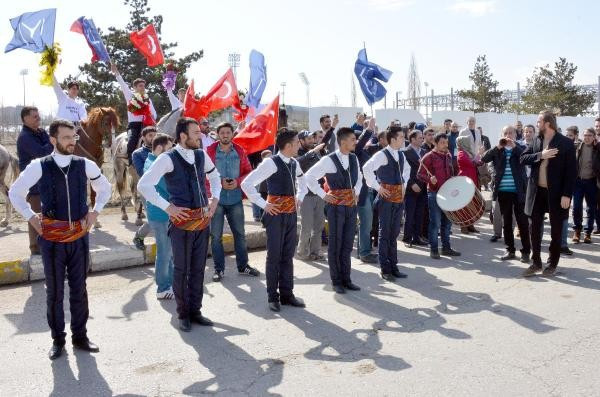 Erzurum'da Diriliş Ertuğrul dizisi ekibine atlı ve mehterli kaşılama - Resim: 1