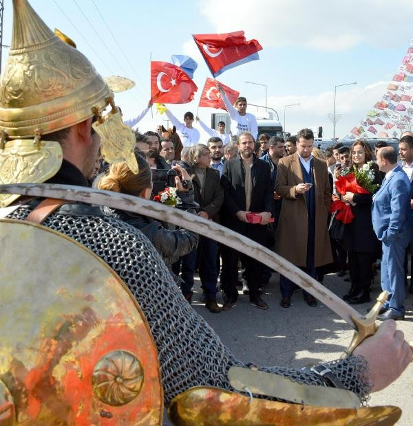 Erzurum'da Diriliş Ertuğrul dizisi ekibine atlı ve mehterli kaşılama - Resim: 5