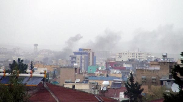 Nusaybin'de patlama ve silah sesleri... Tanklar top atışı yapıyor - Resim: 1