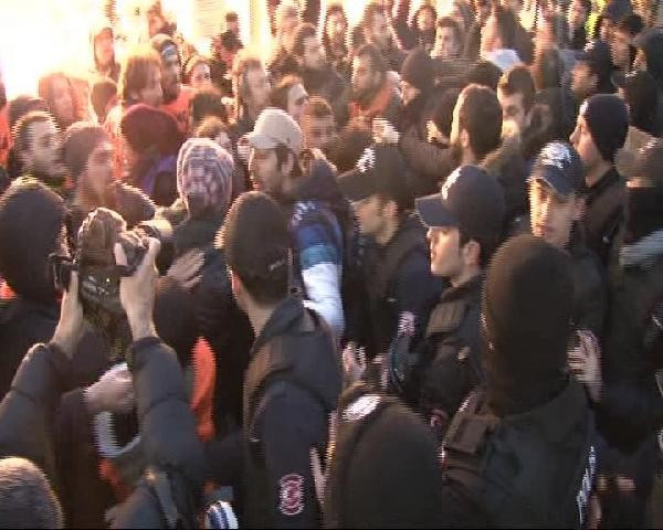 Taksim'deki Ankara eylemine polis müdahalesi - Resim: 2